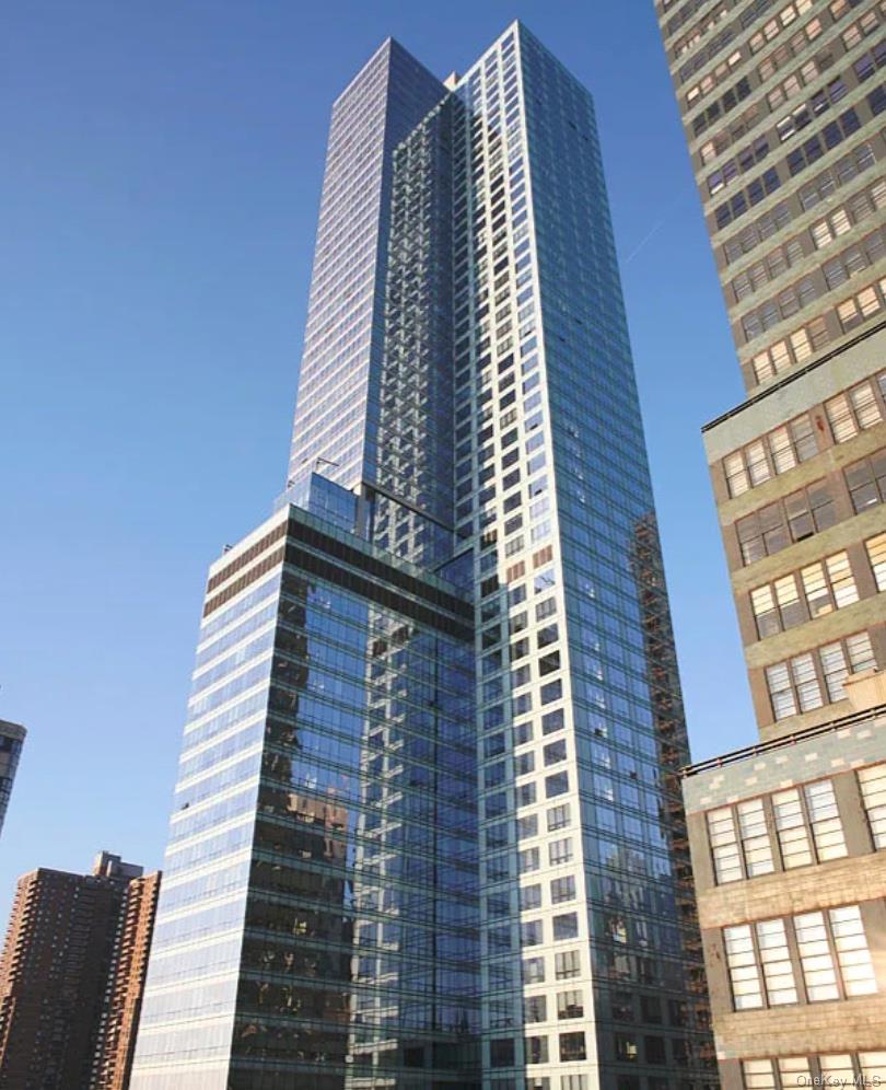 350 W 42nd Street # 11L, New York (Manhattan), NY 10036