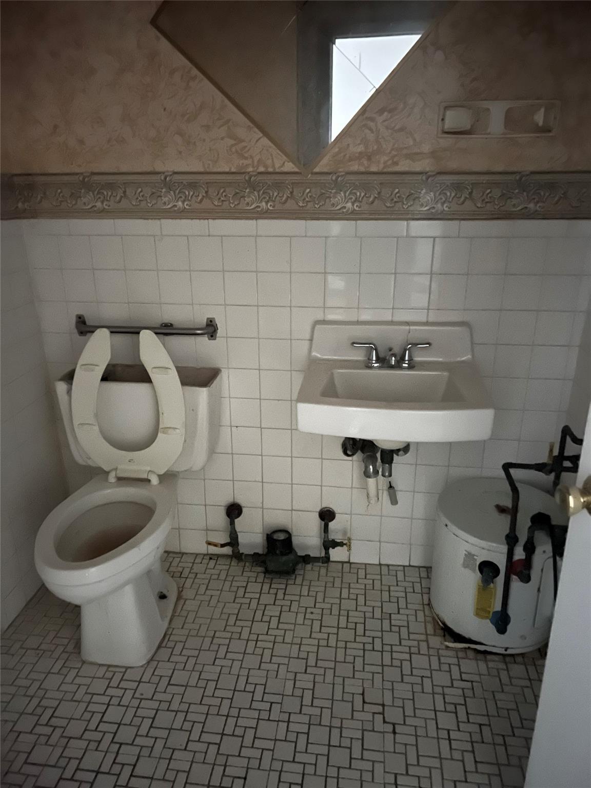 3374 Boston Road, Bronx, NY 10469