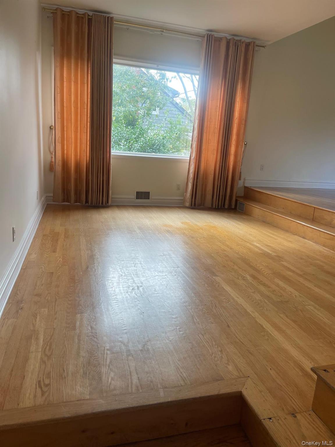 29 Bayberry Road, Lawrence, NY 11559