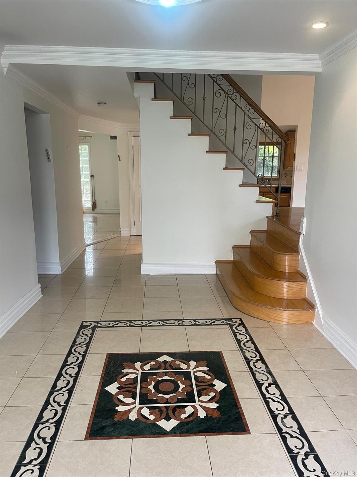 29 Bayberry Road, Lawrence, NY 11559