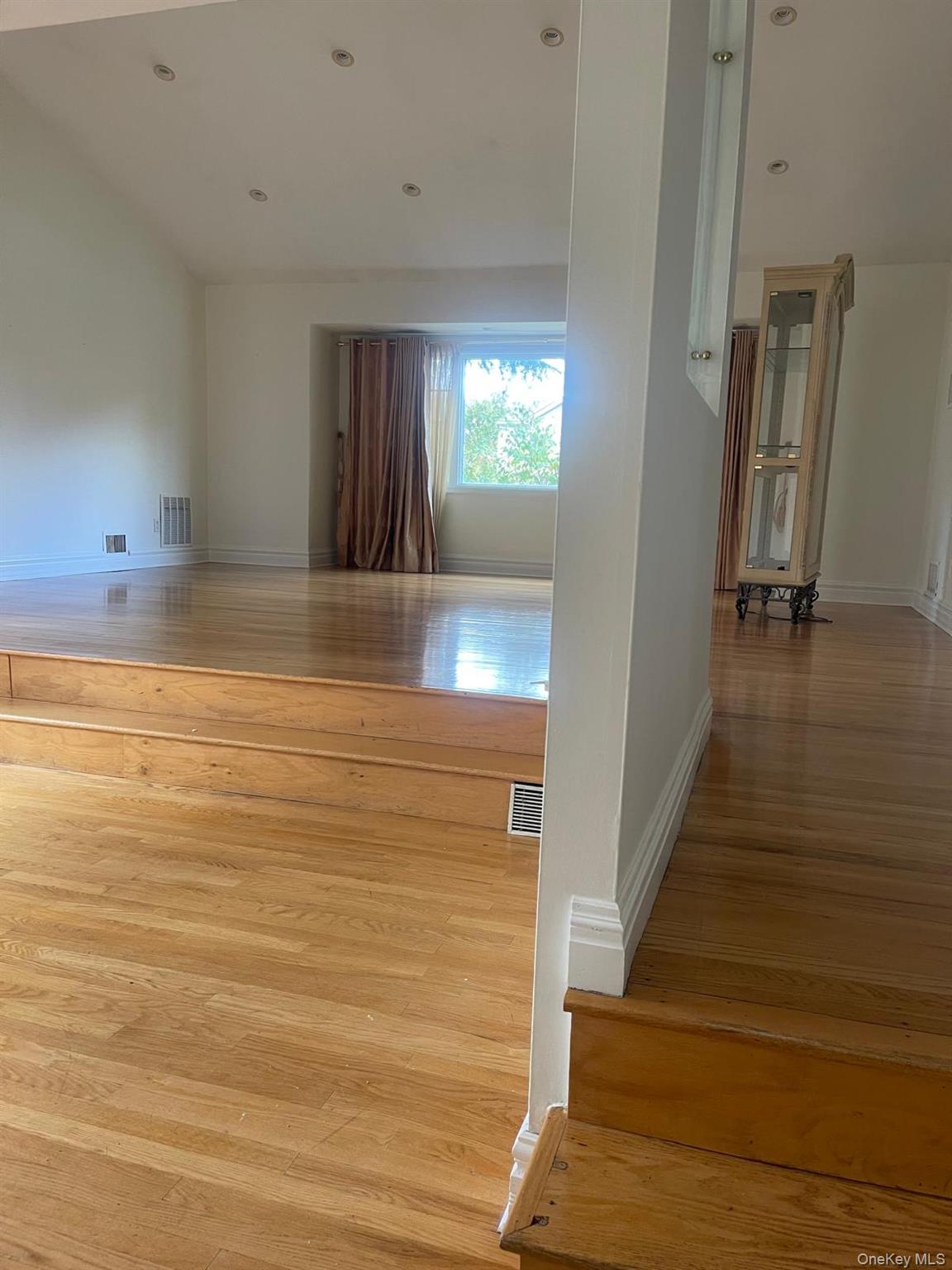 29 Bayberry Road, Lawrence, NY 11559