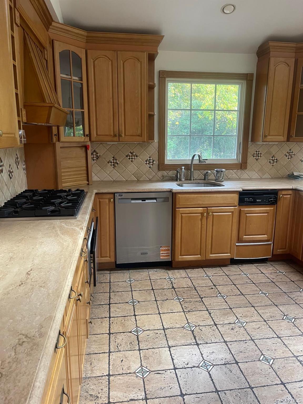 29 Bayberry Road, Lawrence, NY 11559