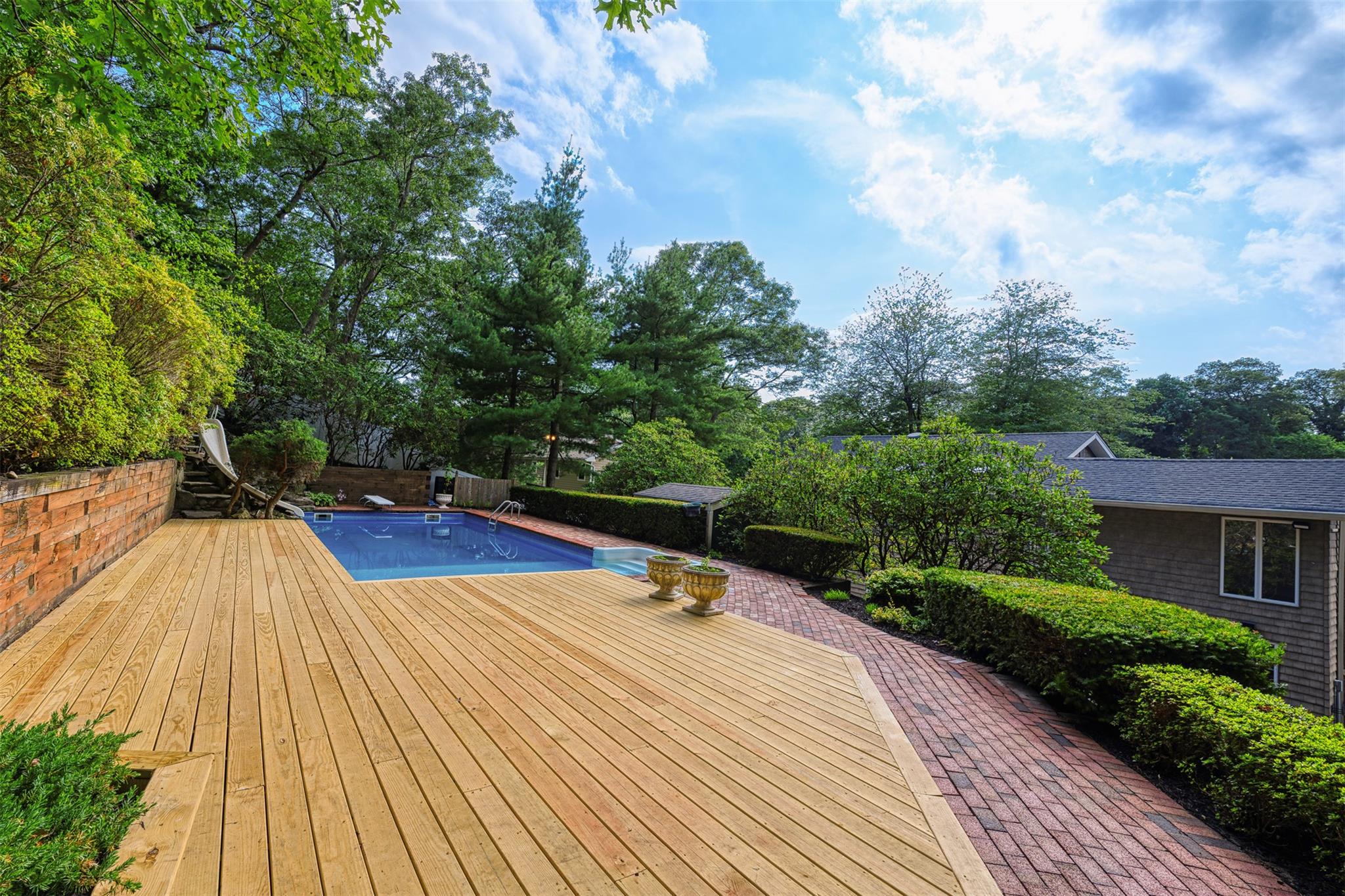 7 Windmill Court, Smithtown, NY 11787