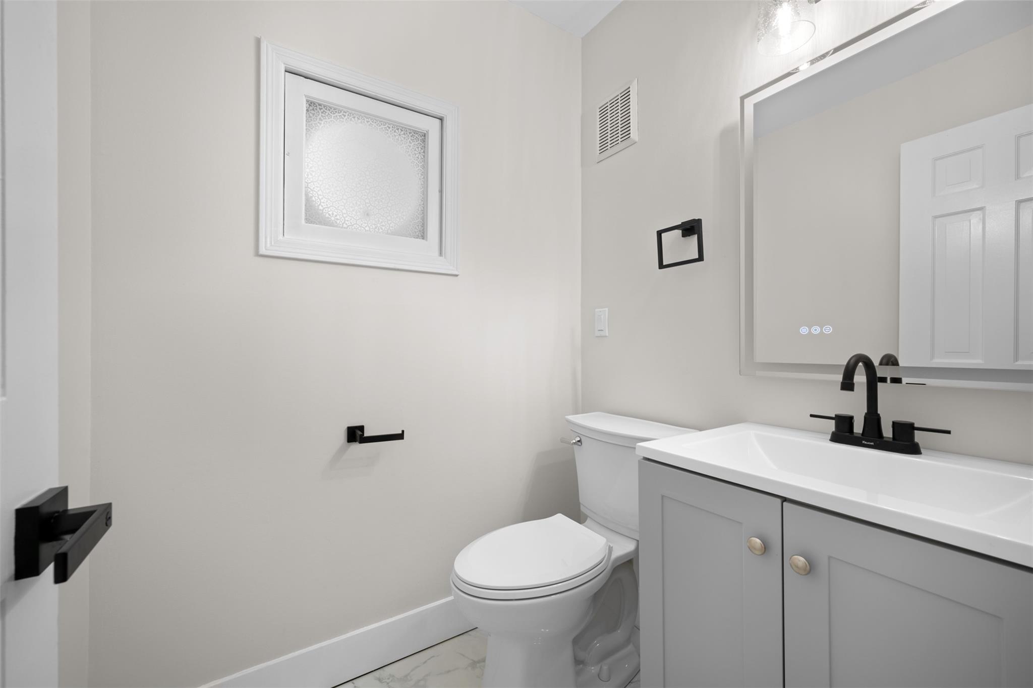 7 Windmill Court, Smithtown, NY 11787