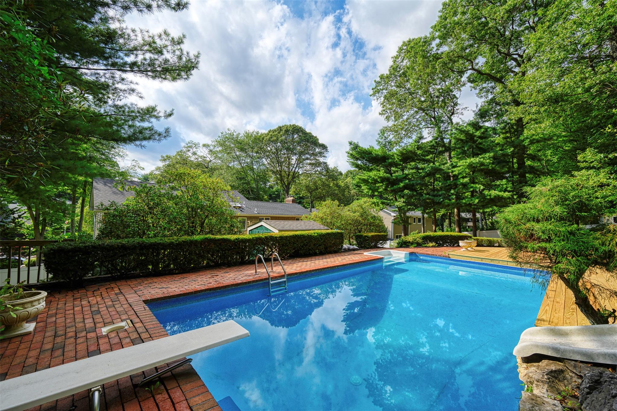 7 Windmill Court, Smithtown, NY 11787