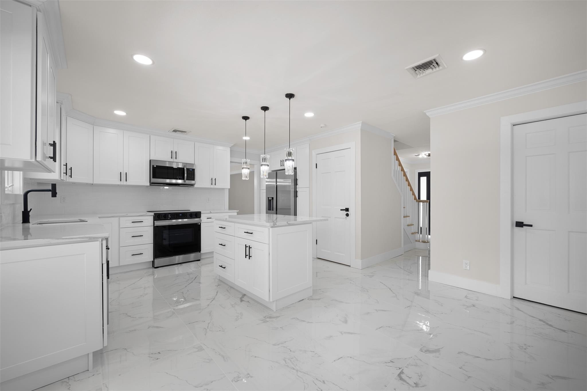 7 Windmill Court, Smithtown, NY 11787