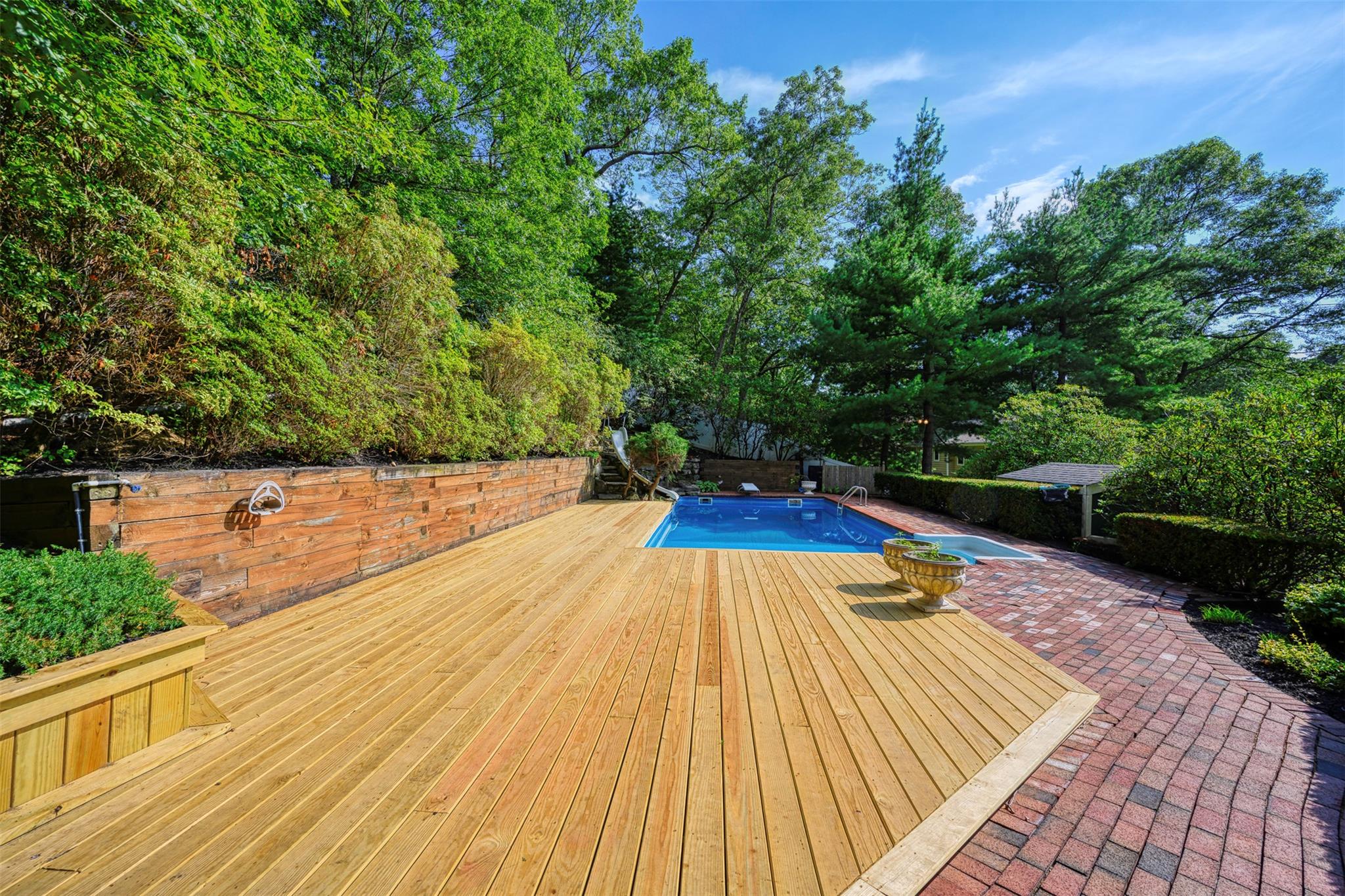 7 Windmill Court, Smithtown, NY 11787