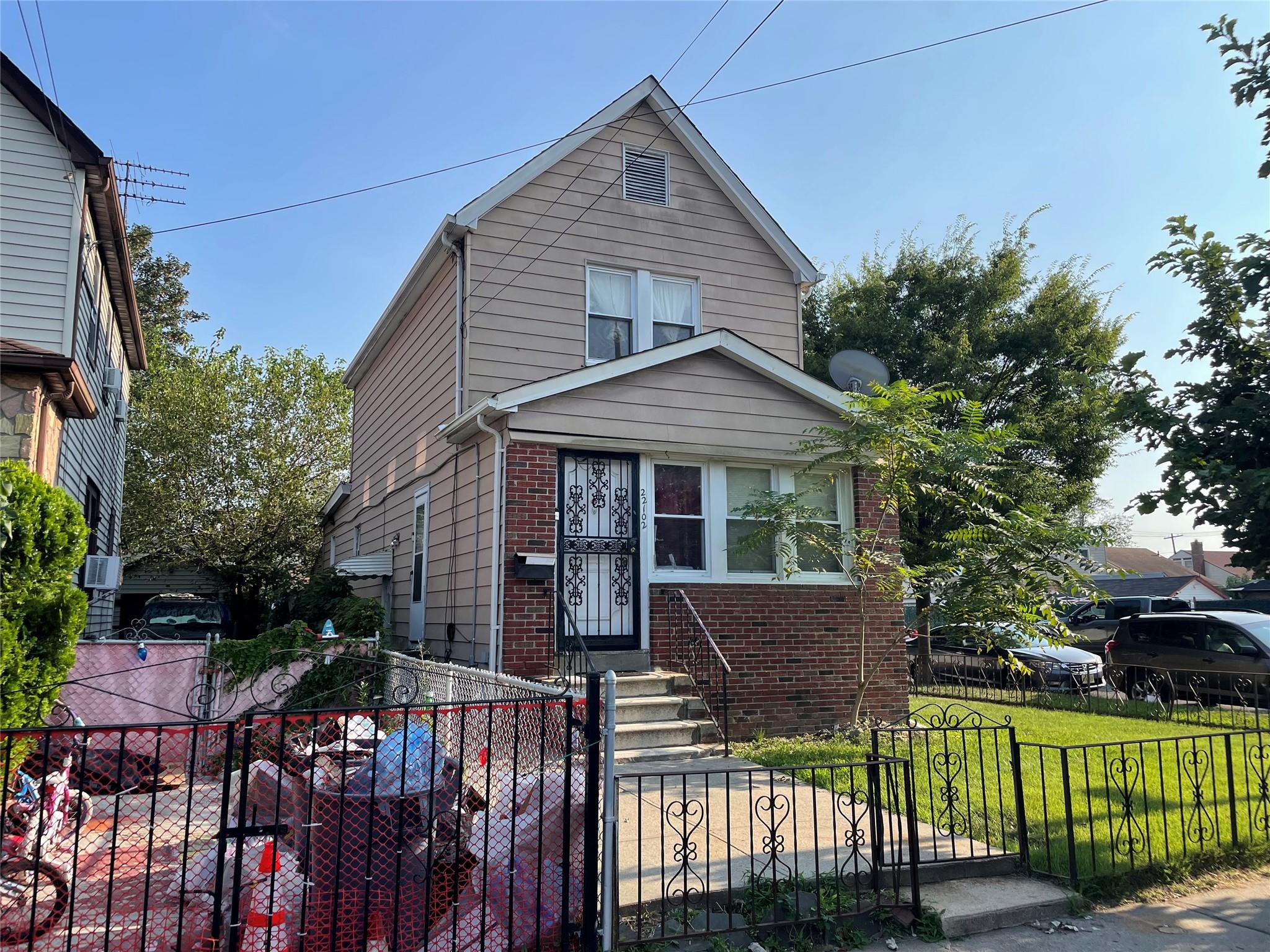 221-02 114th Ave, Jamaica, NY 11411