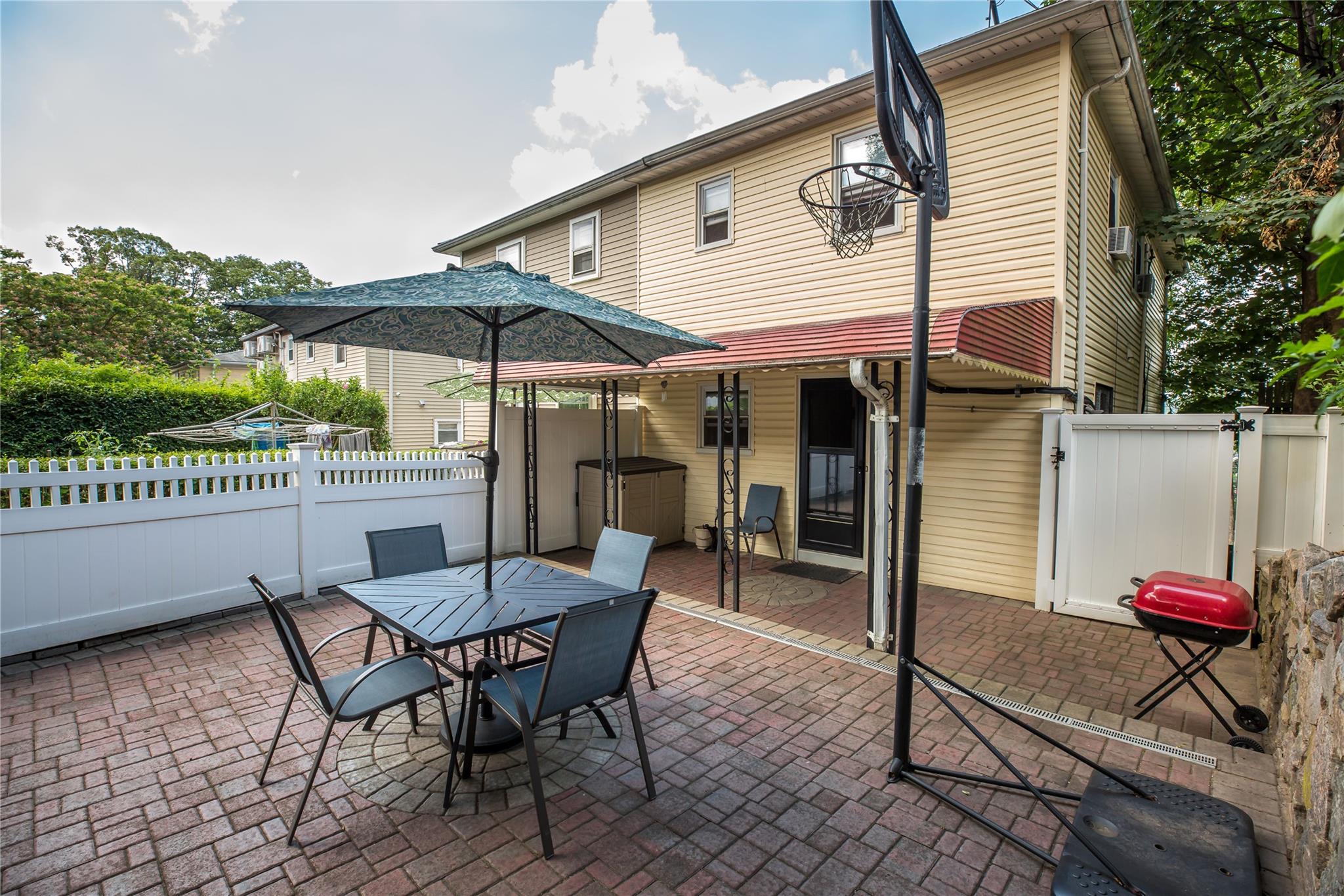 360 N Broadway, Yonkers, NY 10701