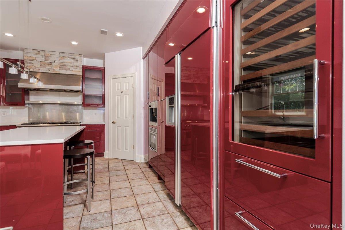 53 Pembroke Drive, Glen Cove, NY 11542