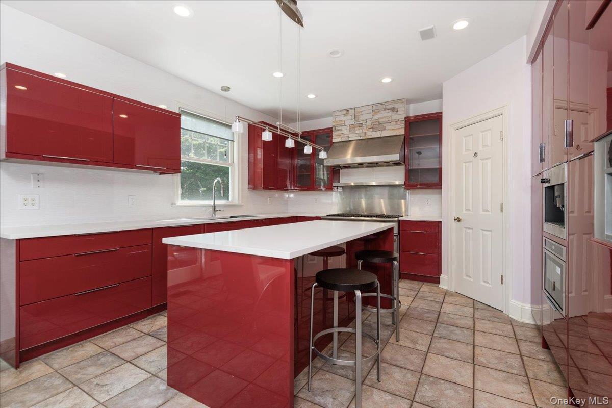 53 Pembroke Drive, Glen Cove, NY 11542