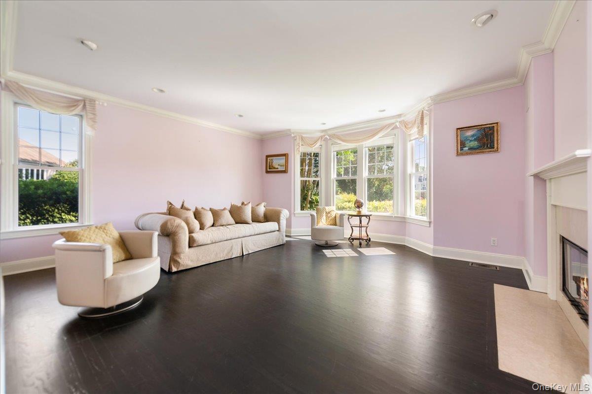 53 Pembroke Drive, Glen Cove, NY 11542