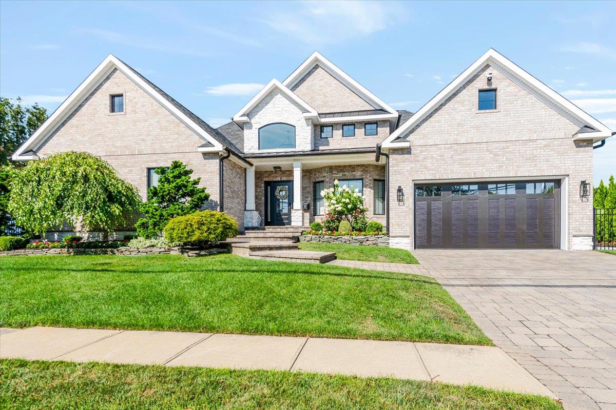 10 Skylark Road, Massapequa Park, NY 11762