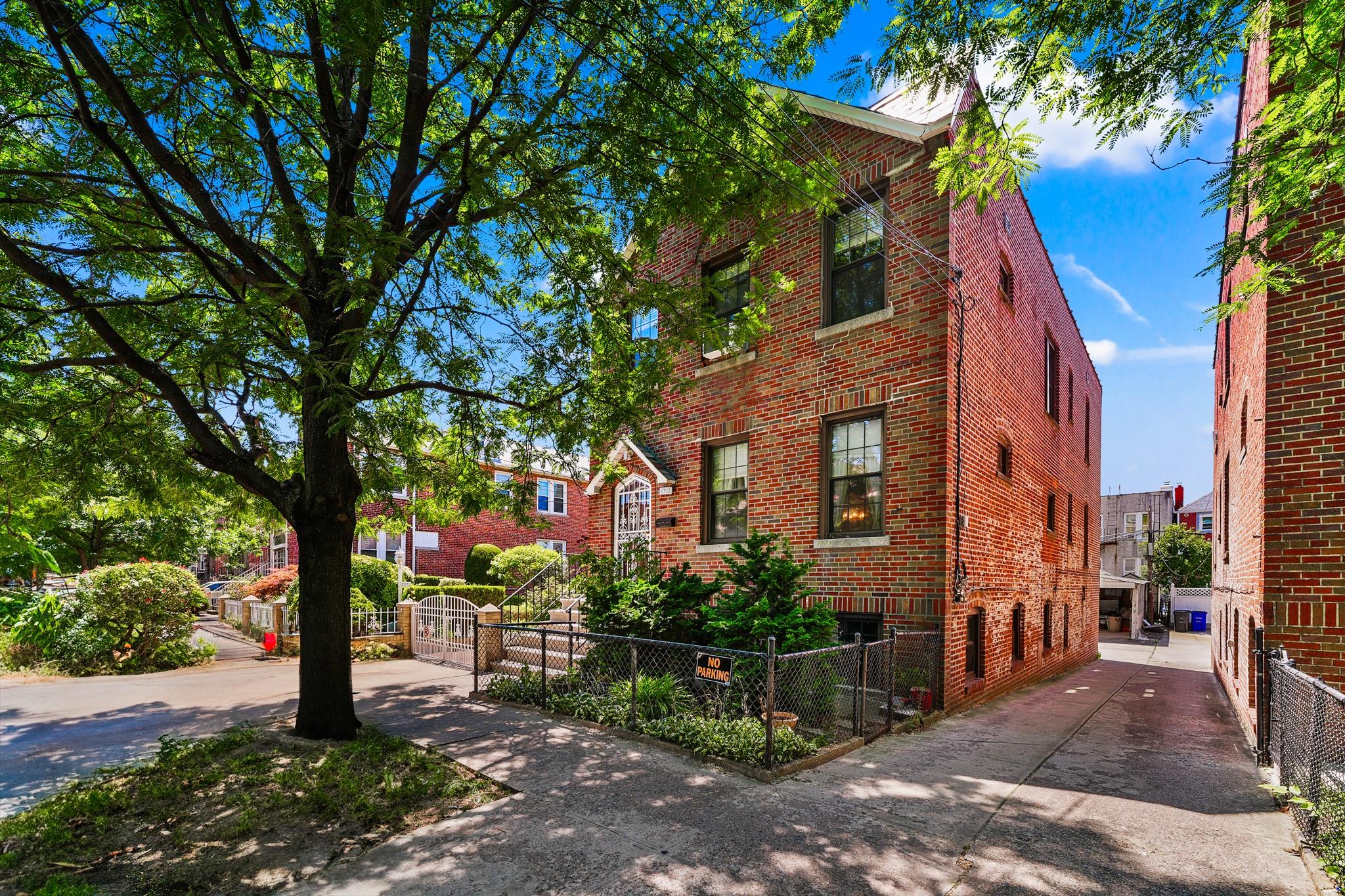 1725 Paulding Avenue, Bronx, NY 10462