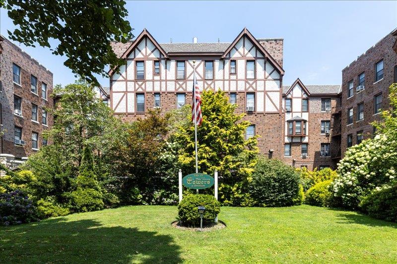 160-15 Powells Cove Boulevard # D104, Beechhurst, NY 11357