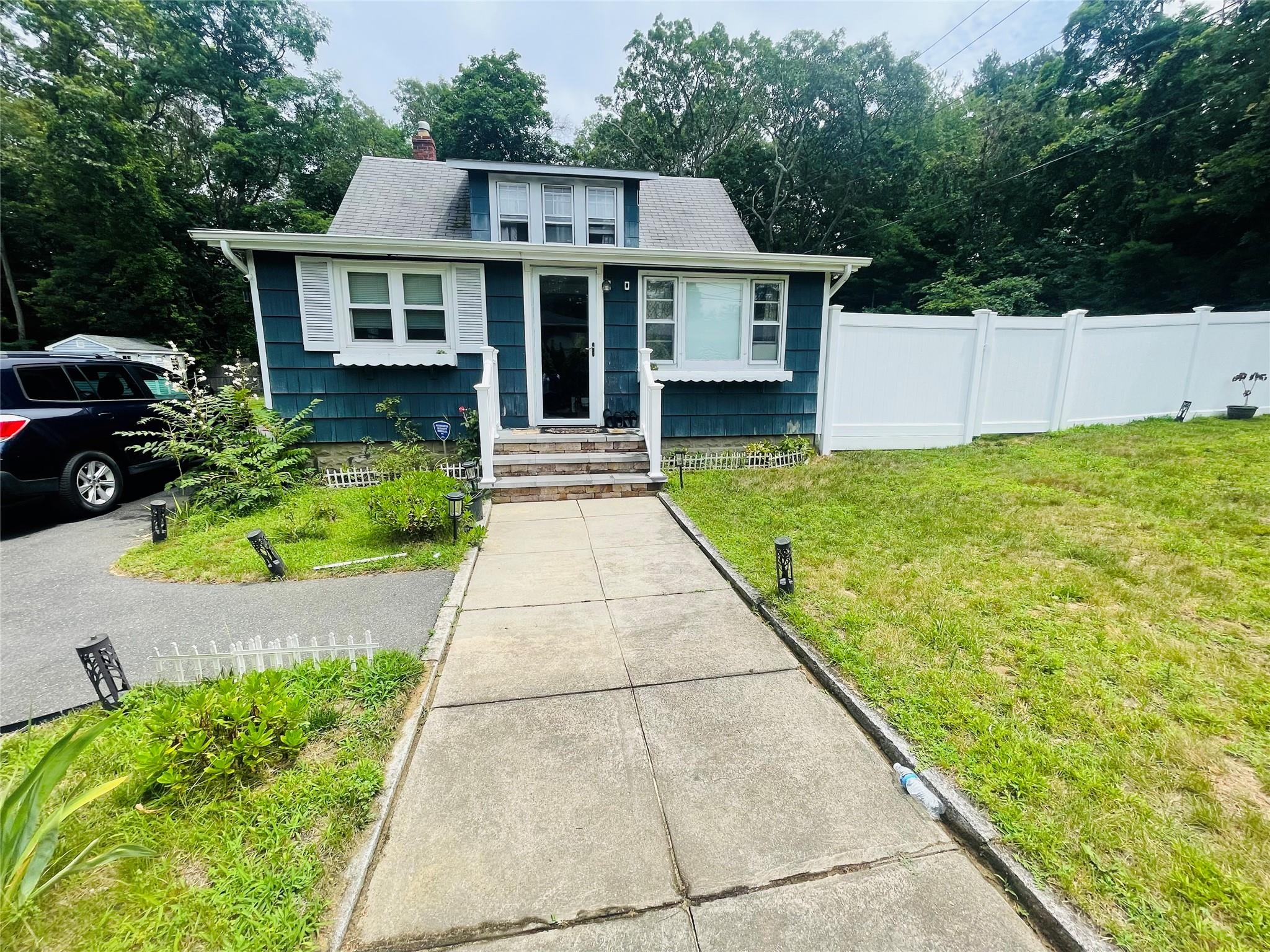 45 Columbus Avenue, Farmingville, NY 11738
