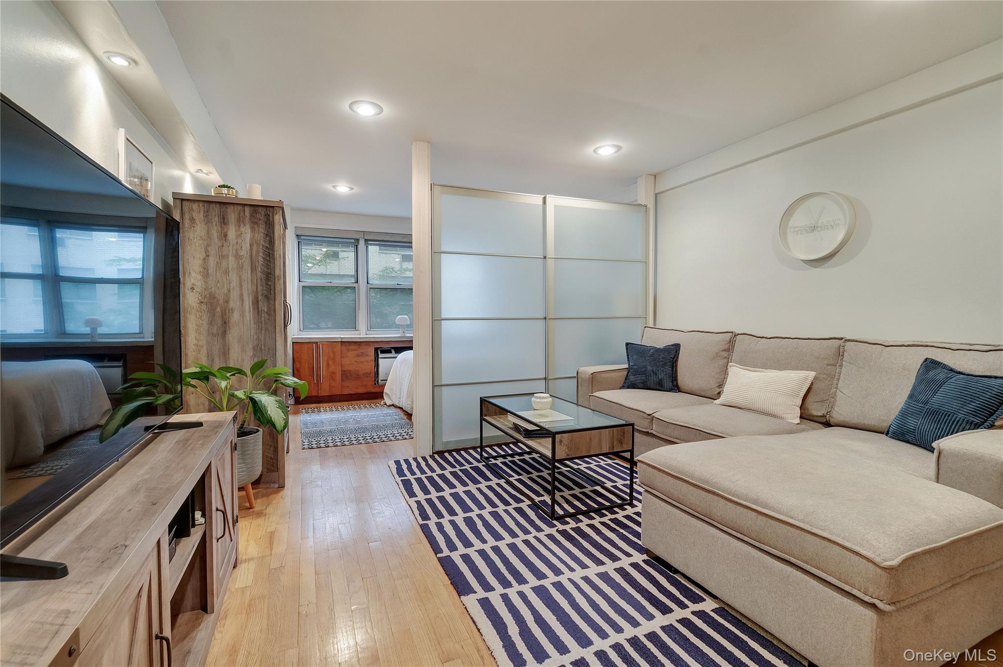 321 E 45th Street # 4H, New York (Manhattan), NY 10017