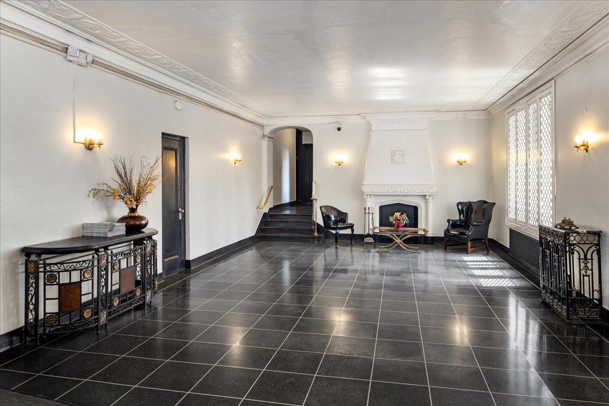 141 Wyckoff Place # 2E, Woodmere, NY 11598