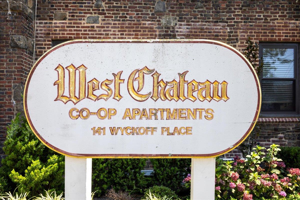 141 Wyckoff Place # 2E, Woodmere, NY 11598