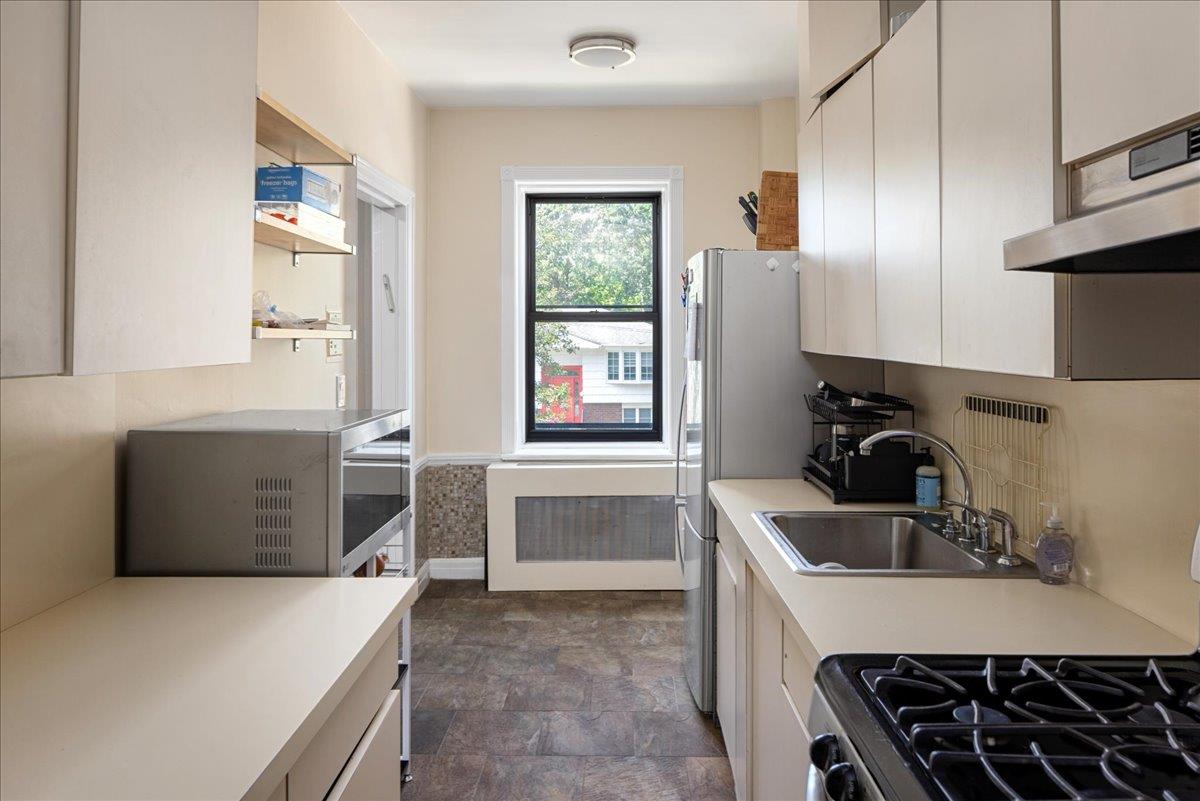 141 Wyckoff Place # 2E, Woodmere, NY 11598