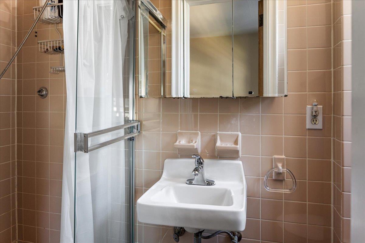 141 Wyckoff Place # 2E, Woodmere, NY 11598