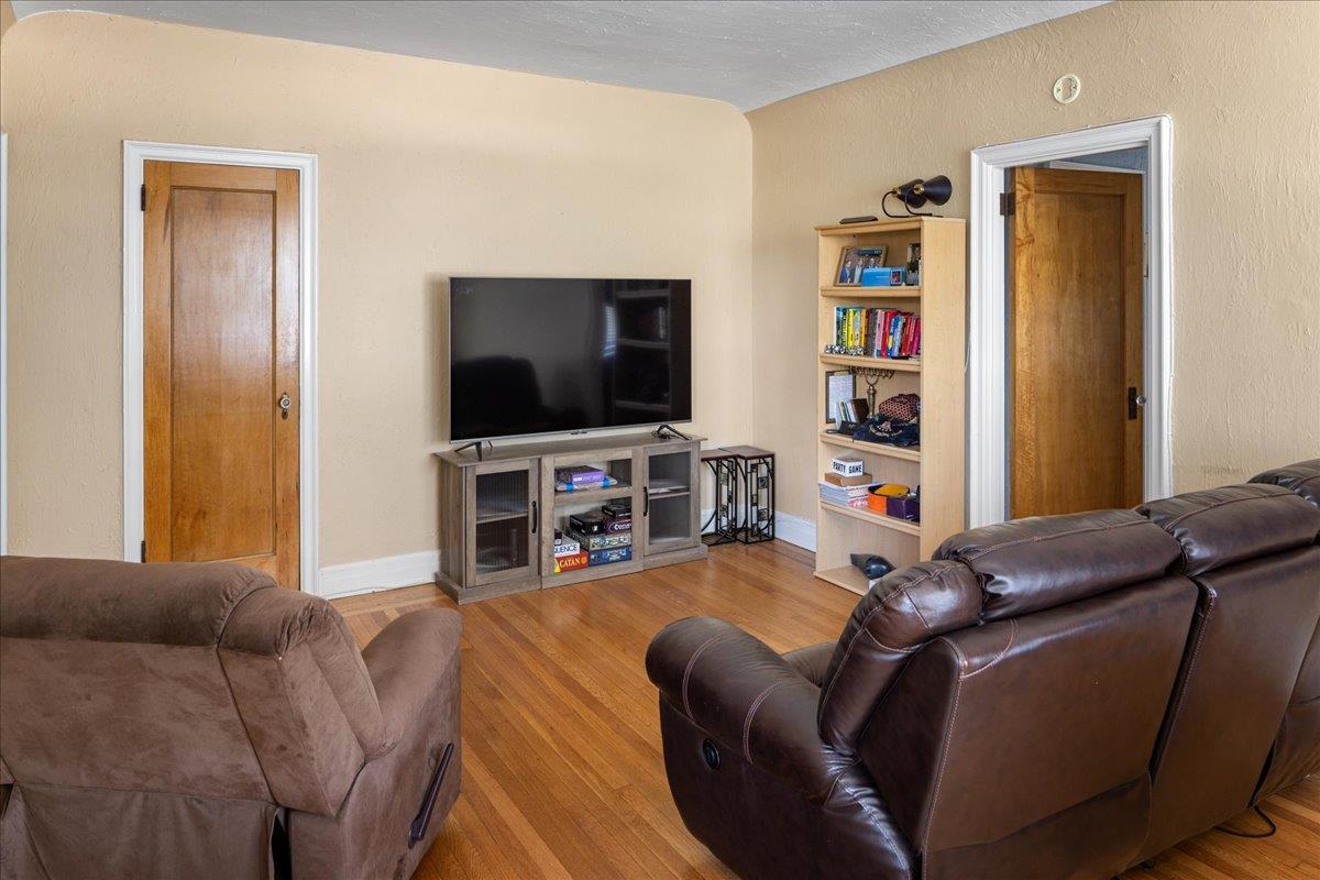 141 Wyckoff Place # 2E, Woodmere, NY 11598