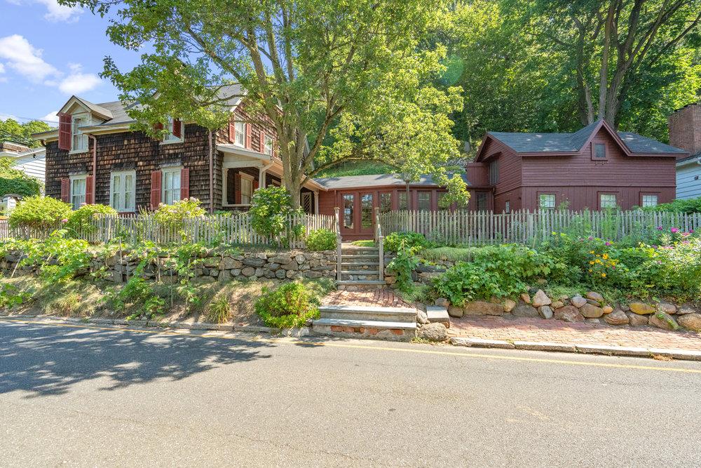157 E Broadway, Roslyn, NY 11576