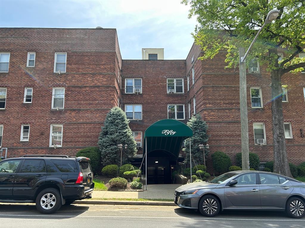 50 S Middleneck Road # 1H, Great Neck, NY 11021