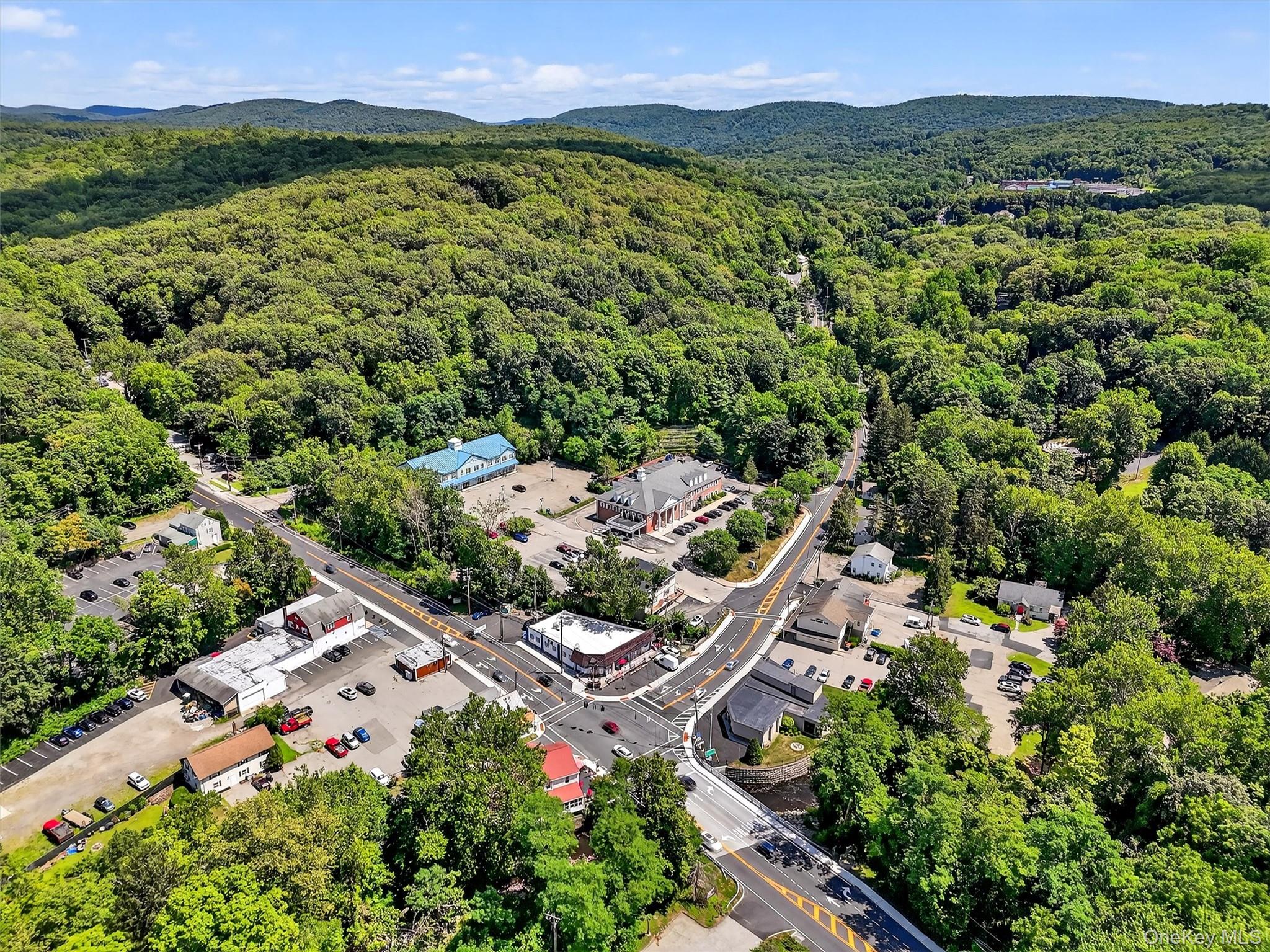 4 Oscawana Lake Road, Putnam Valley, NY 10579