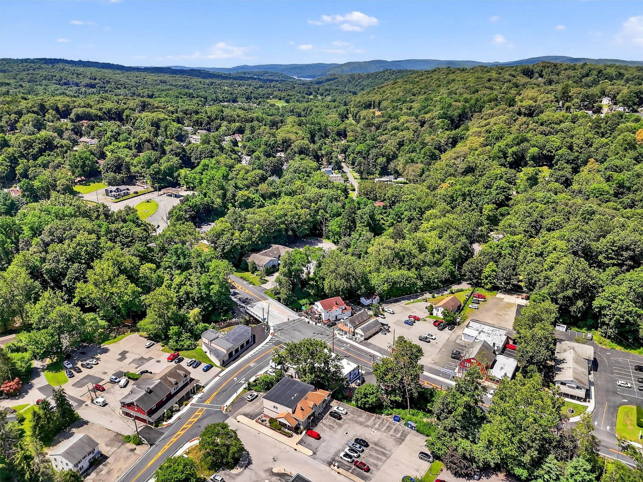 4 Oscawana Lake Road, Putnam Valley, NY 10579