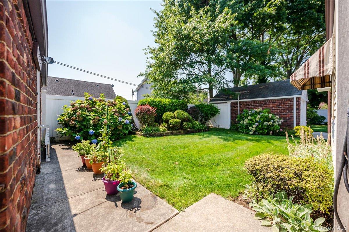 715 Iris Street, Franklin Square, NY 11010