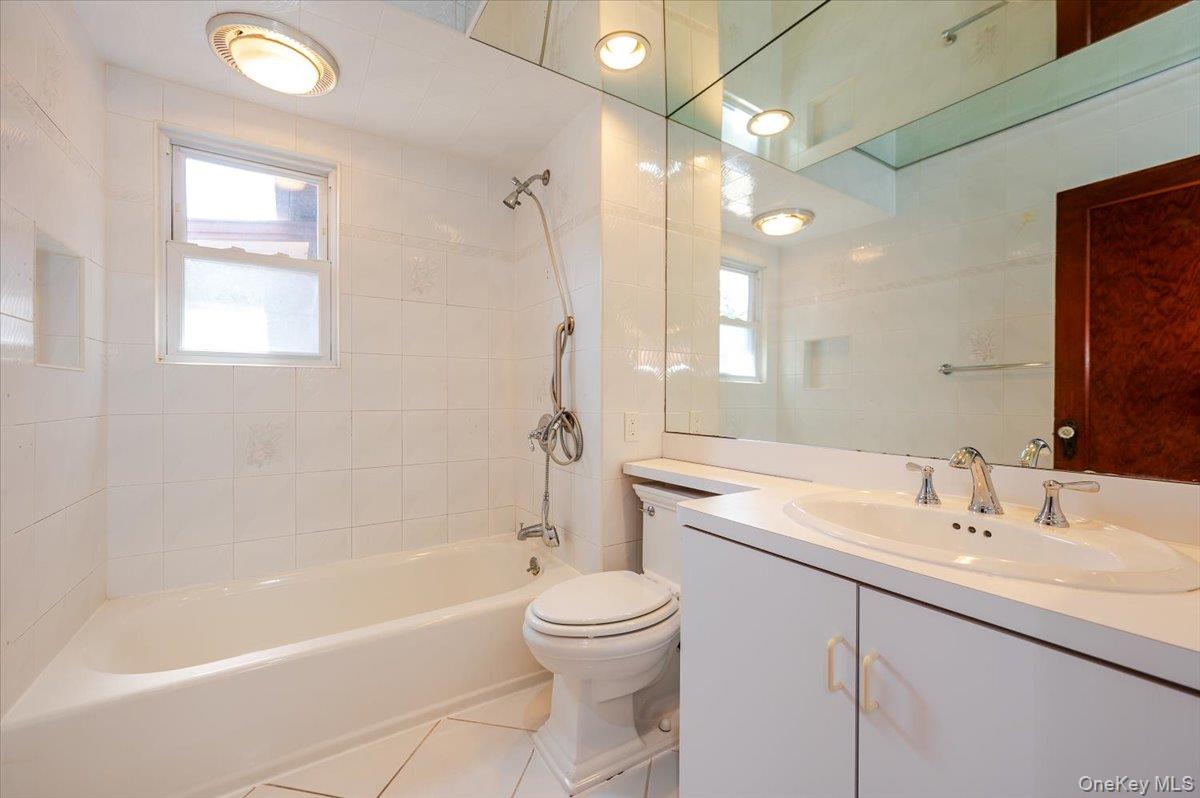 715 Iris Street, Franklin Square, NY 11010