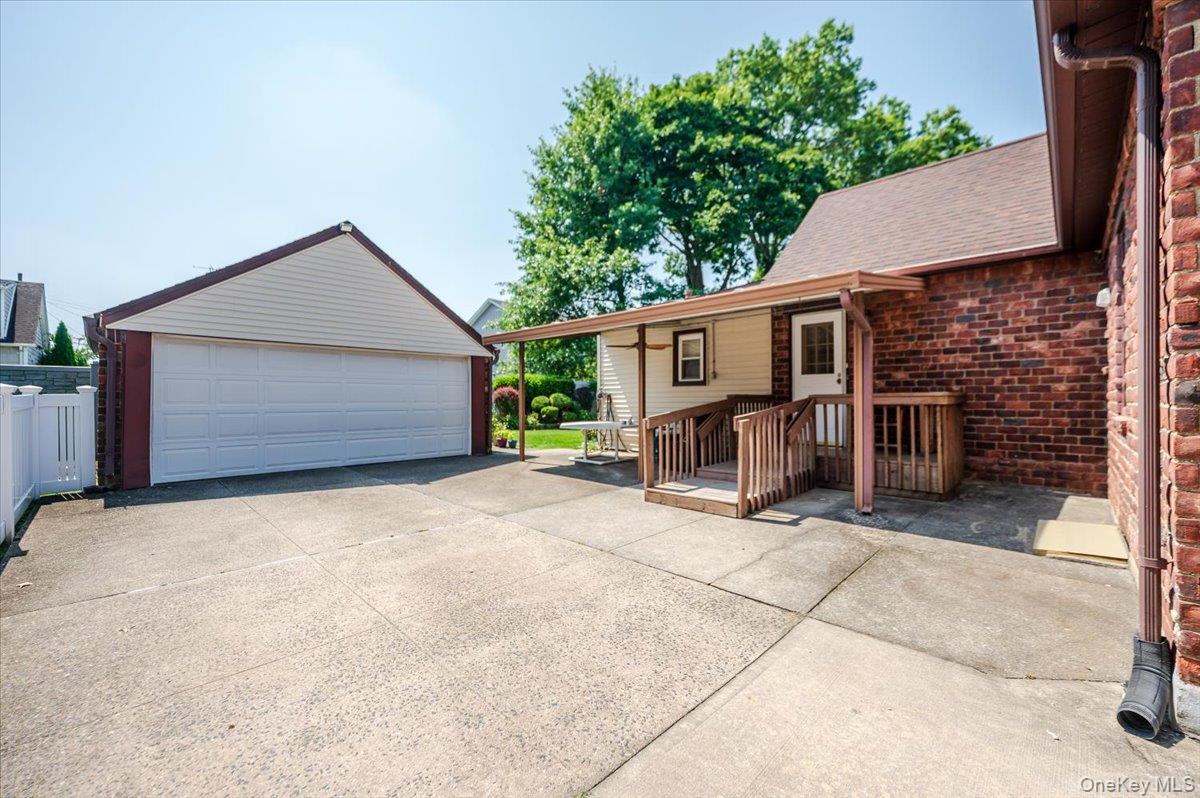 715 Iris Street, Franklin Square, NY 11010