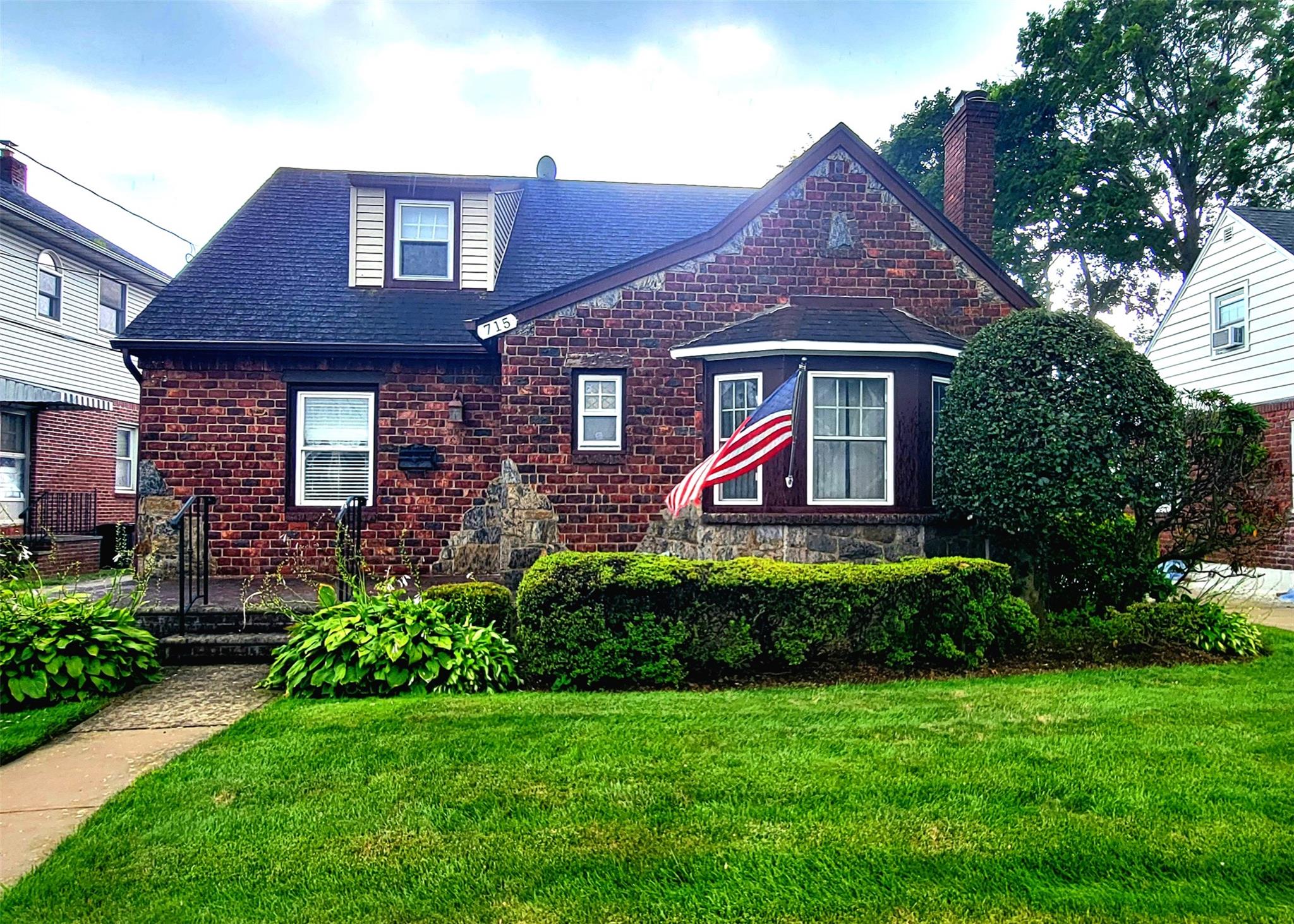 715 Iris Street, Franklin Square, NY 11010