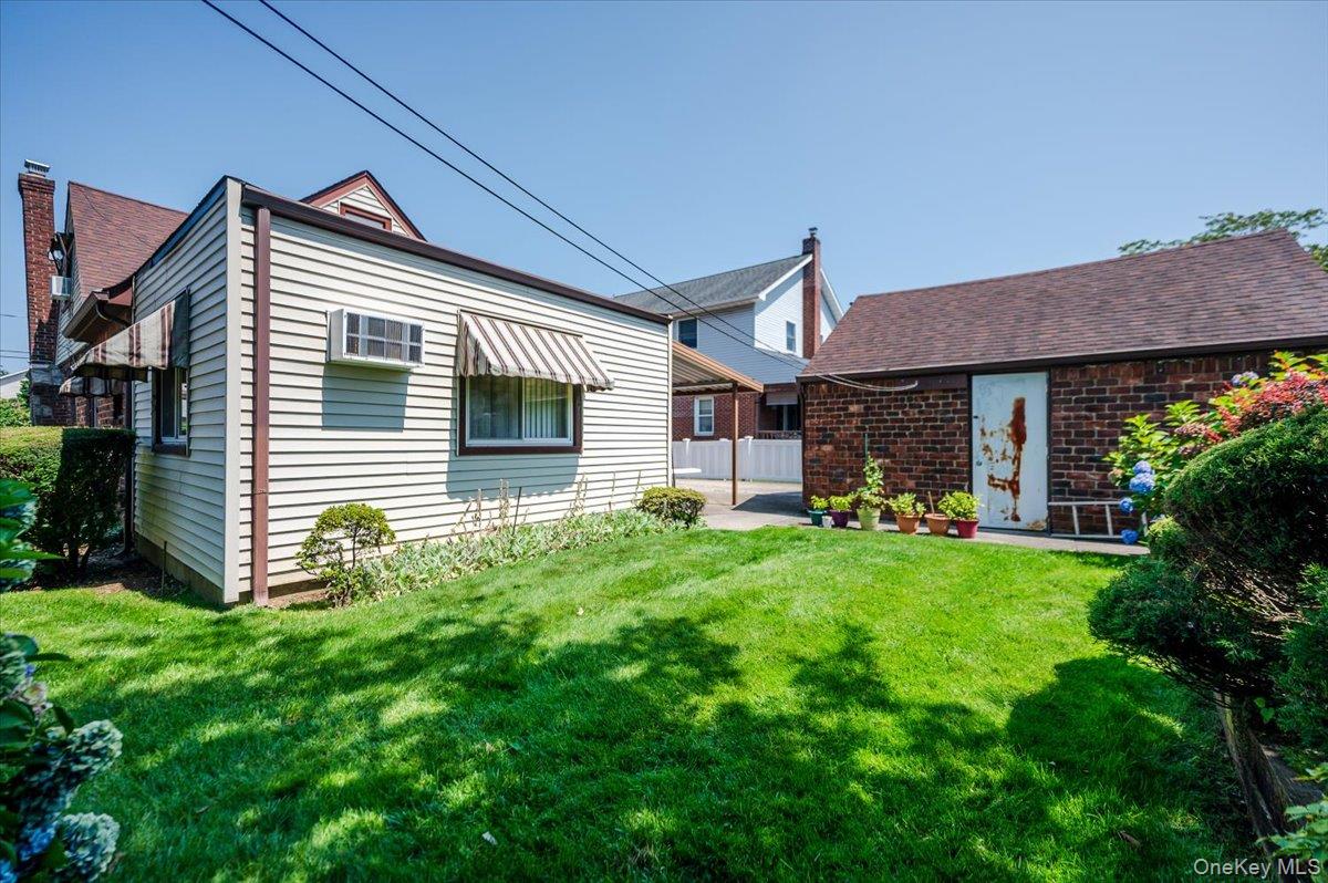 715 Iris Street, Franklin Square, NY 11010