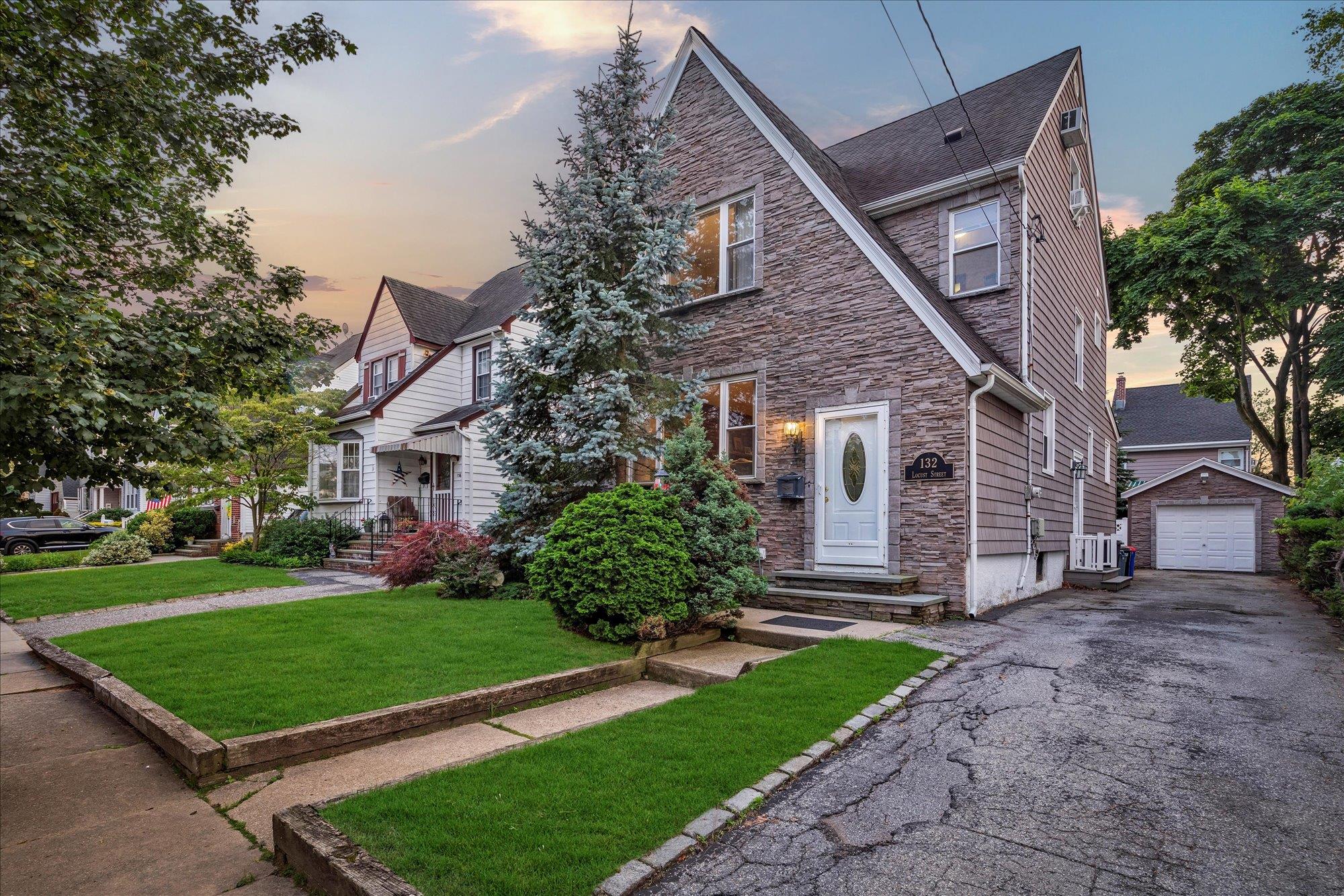 132 Locust Street, Valley Stream, NY 11581