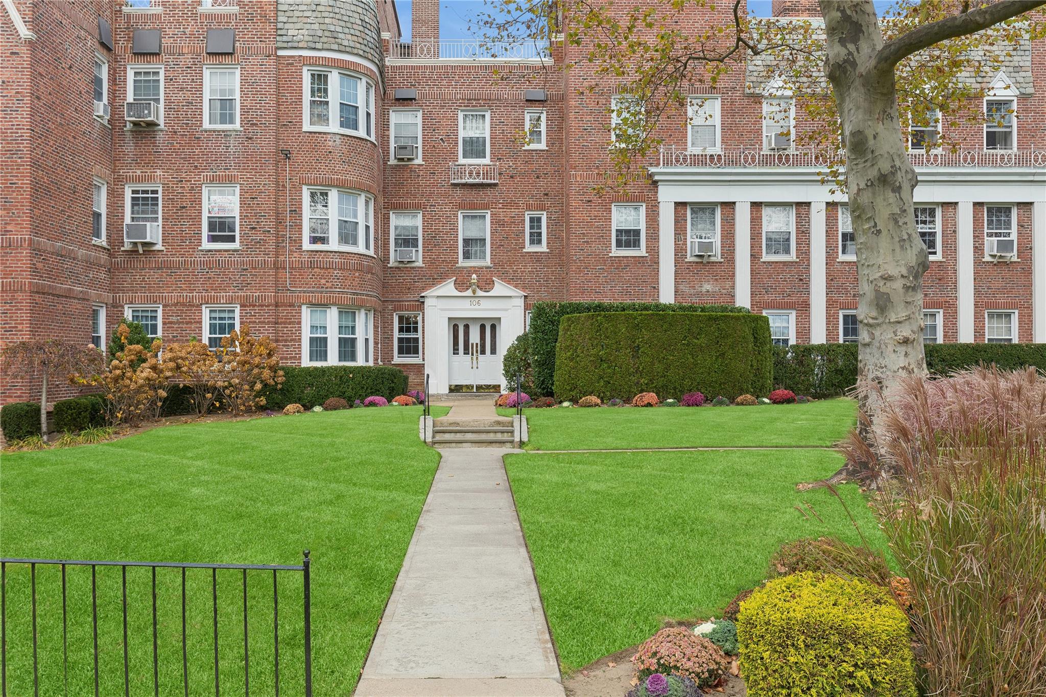 106 S Village Avenue # 3A, Rockville Centre, NY 11570