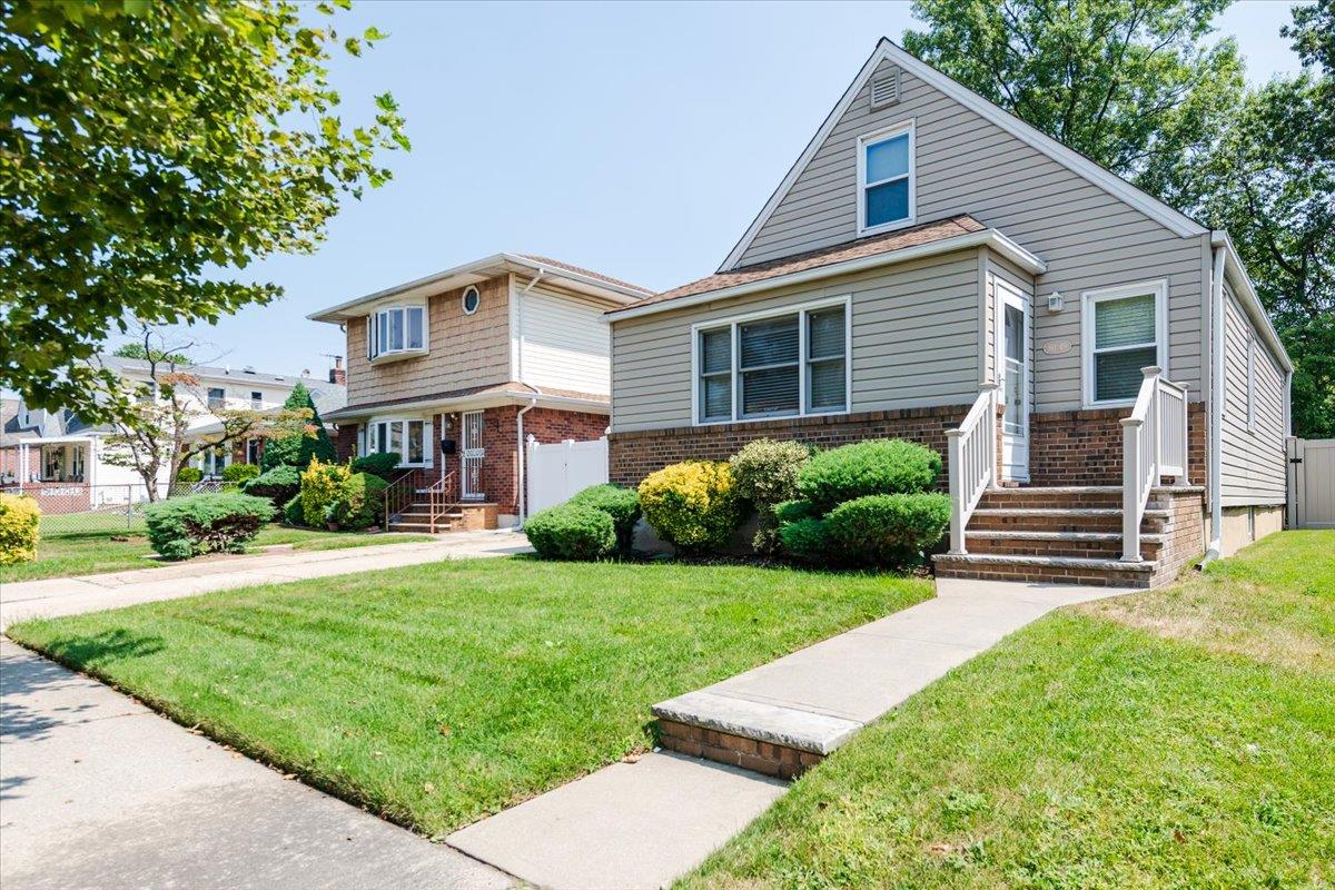 8049 260th Street, Floral Park, NY 11004