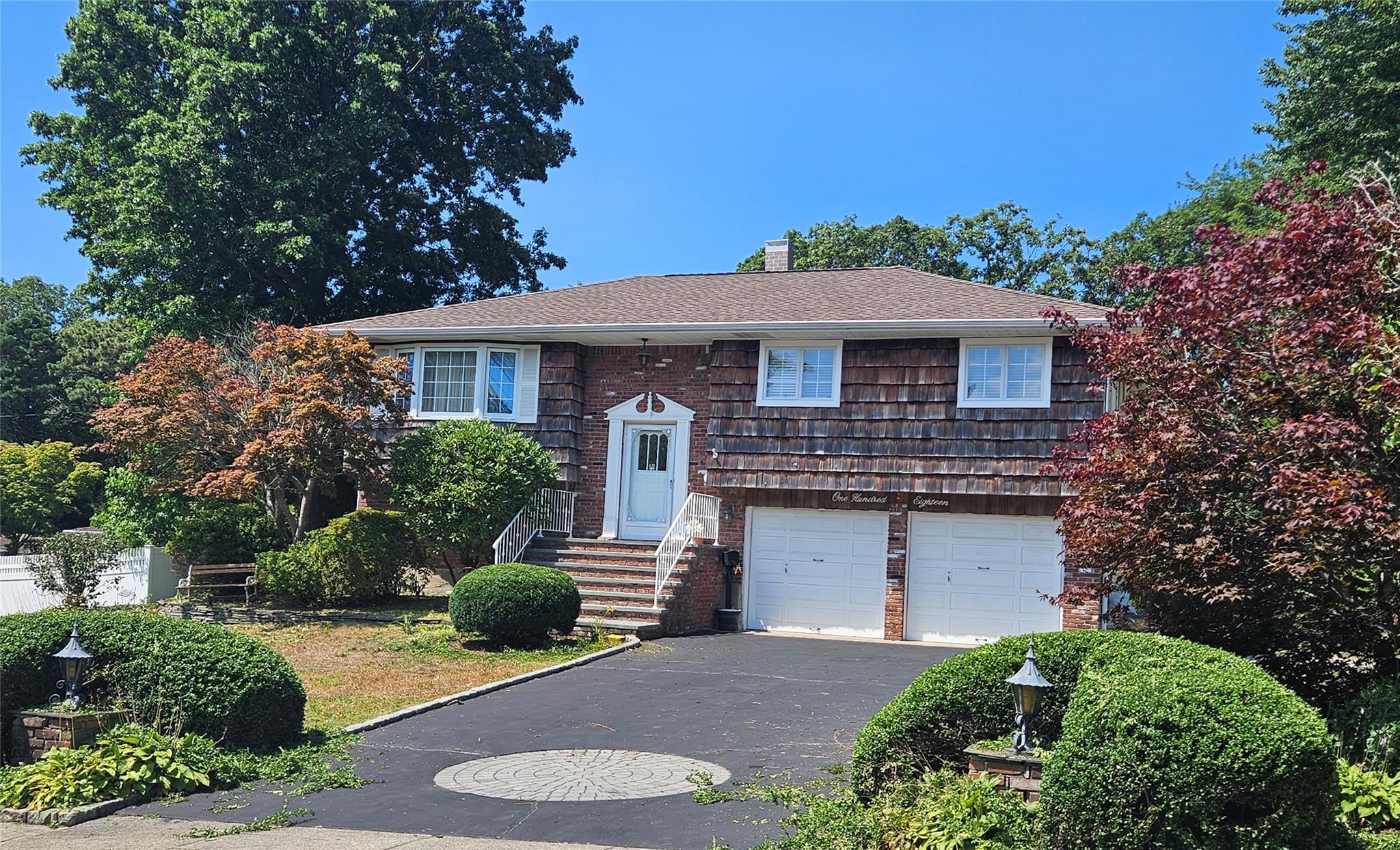 118 Yale Avenue, Oakdale, NY 11769