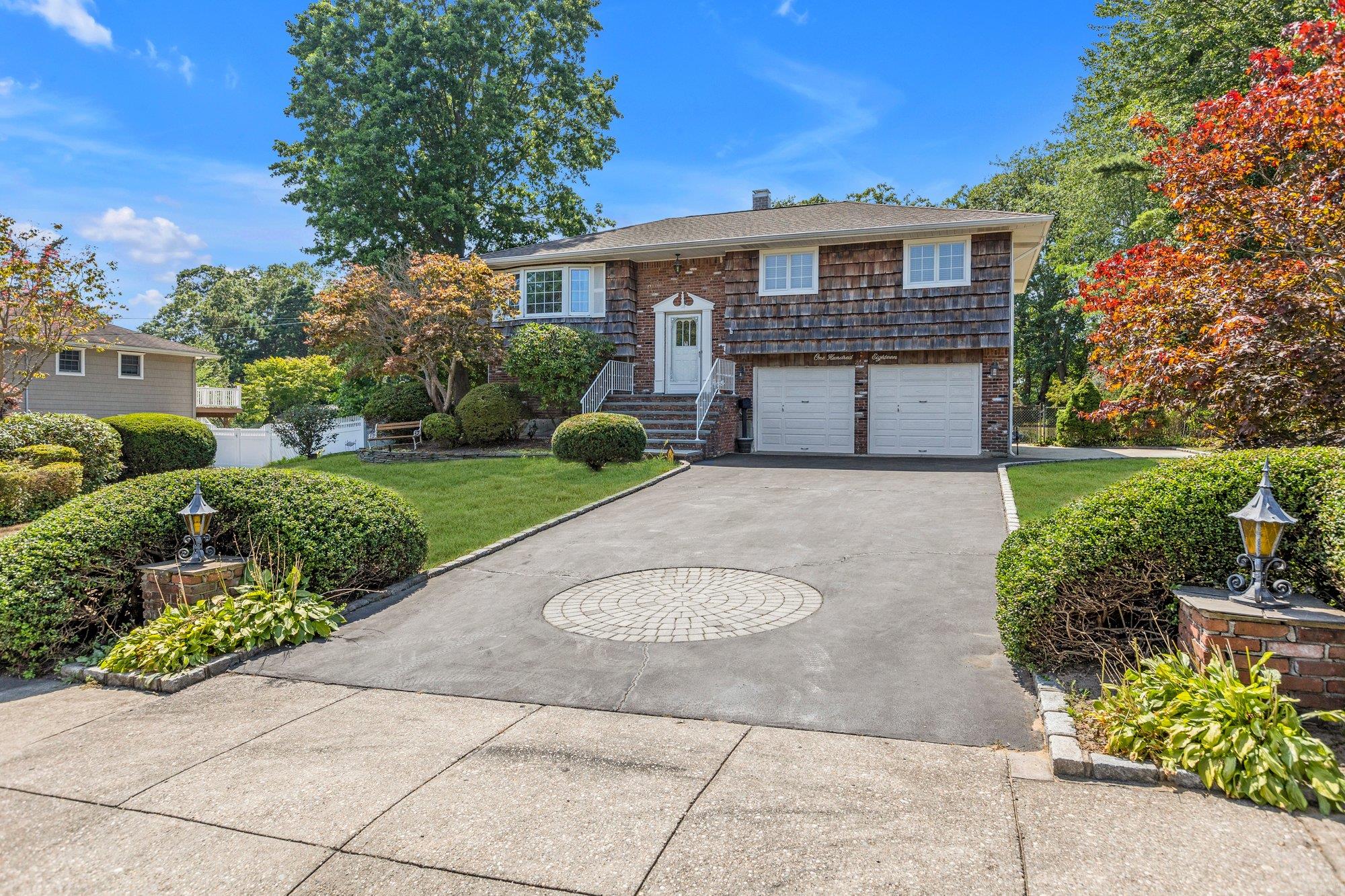 118 Yale Avenue, Oakdale, NY 11769