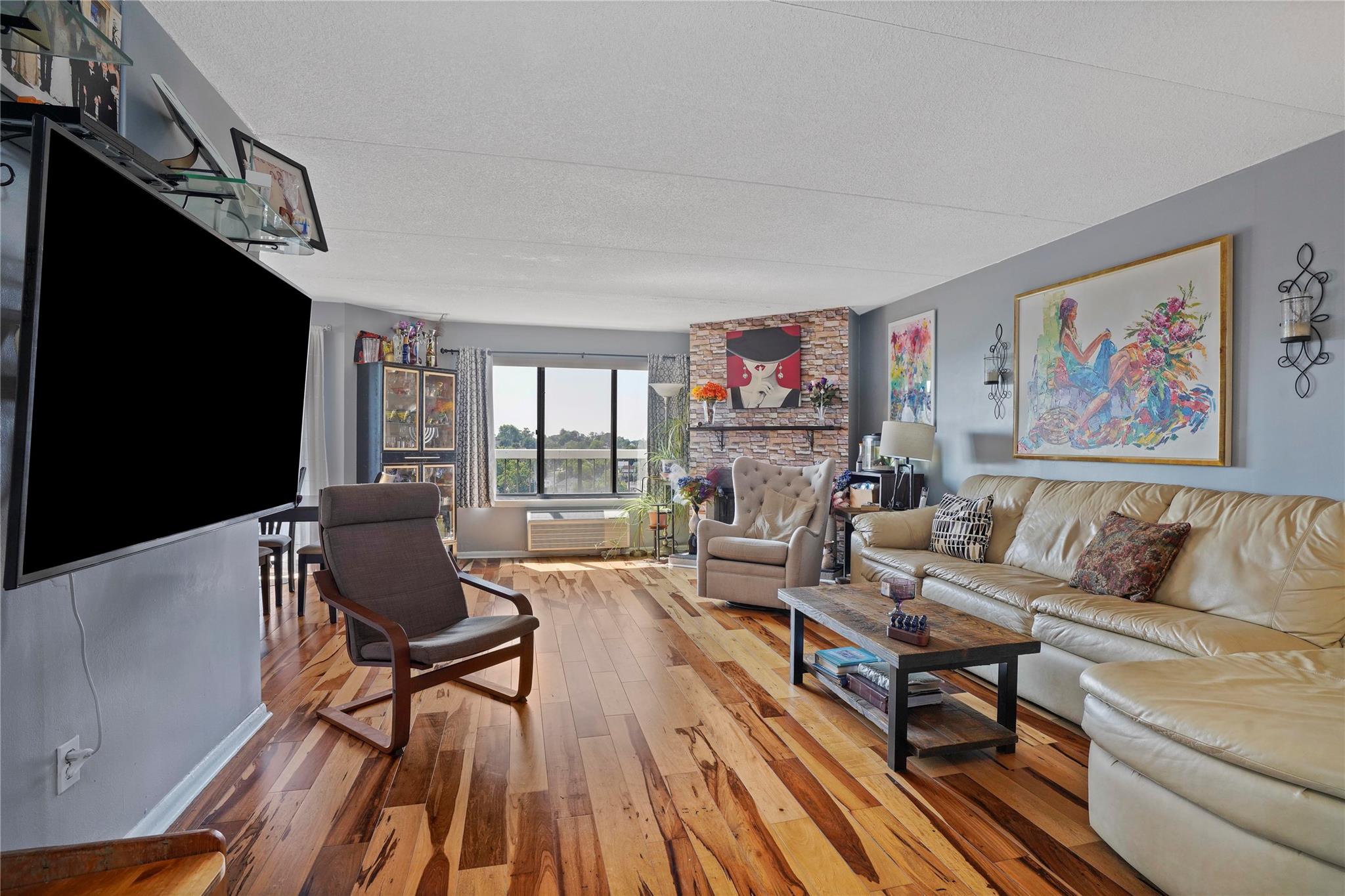 400 High Point Drive # PH12, Hartsdale, NY 10530