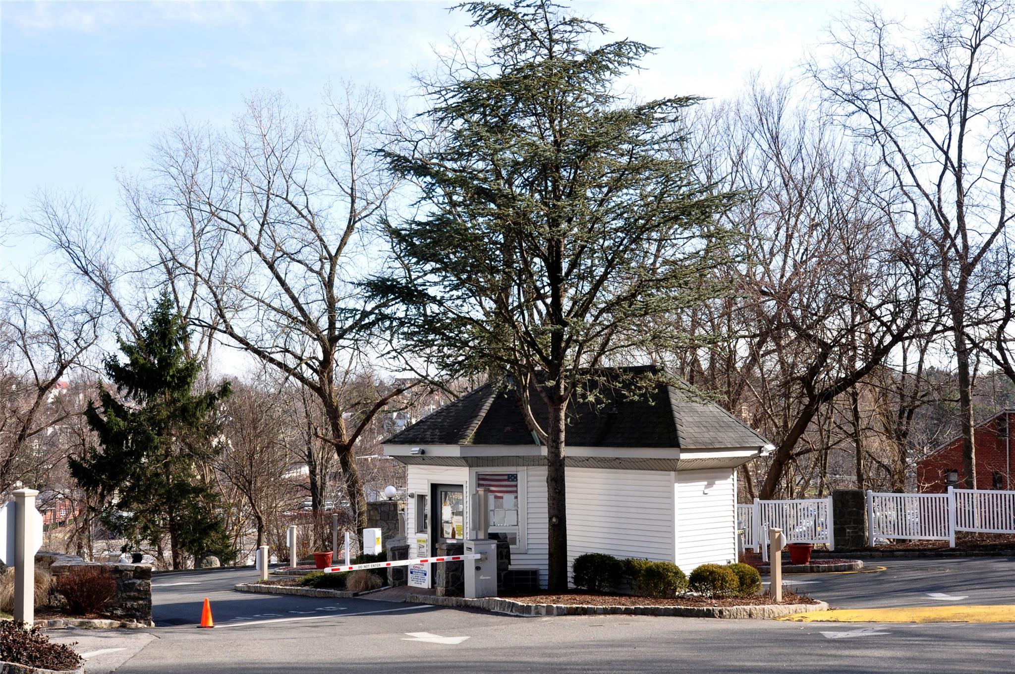 400 High Point Drive # PH12, Hartsdale, NY 10530