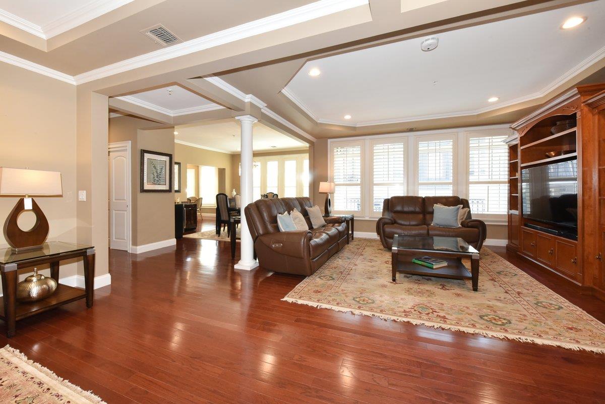 415 Pacing Way, Westbury, NY 11590