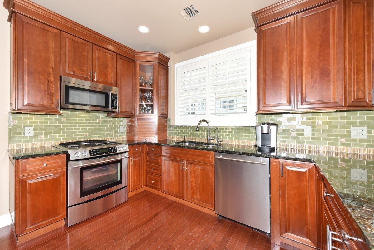 415 Pacing Way, Westbury, NY 11590