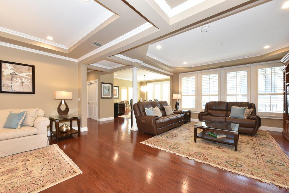 415 Pacing Way, Westbury, NY 11590