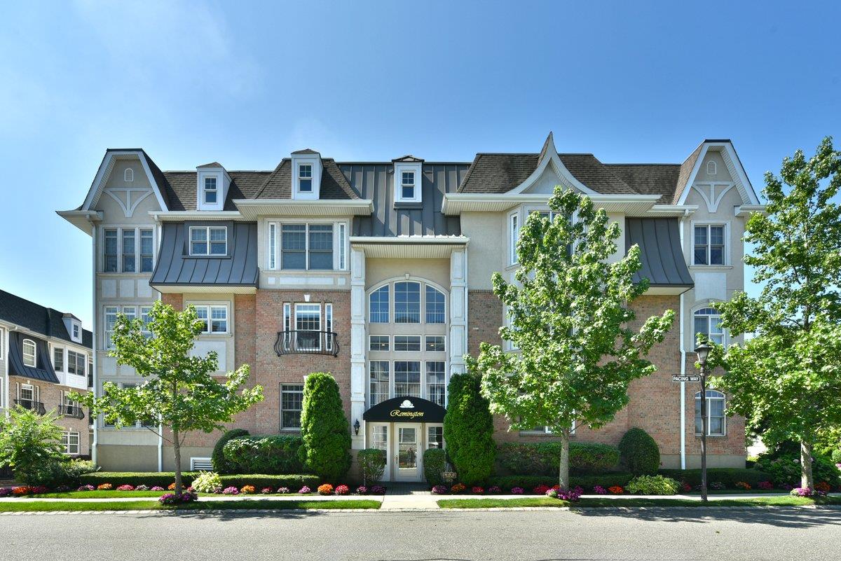 415 Pacing Way, Westbury, NY 11590