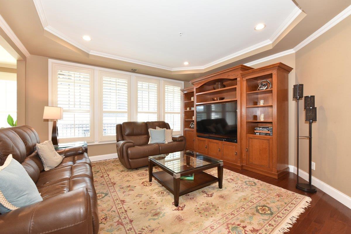 415 Pacing Way, Westbury, NY 11590