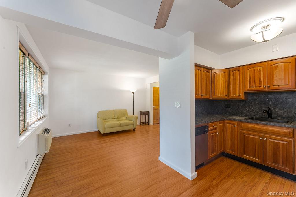 61 Maine Avenue # F6, Rockville Centre, NY 11570