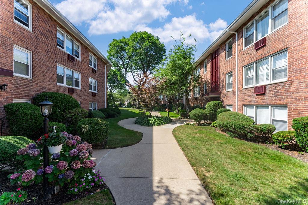 61 Maine Avenue # F6, Rockville Centre, NY 11570