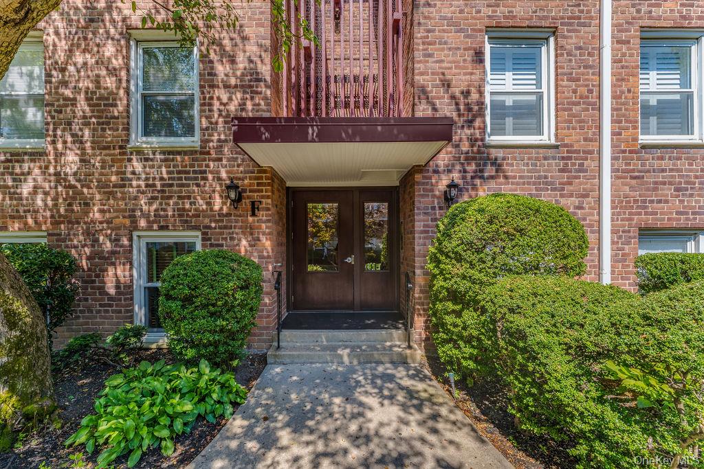 61 Maine Avenue # F6, Rockville Centre, NY 11570